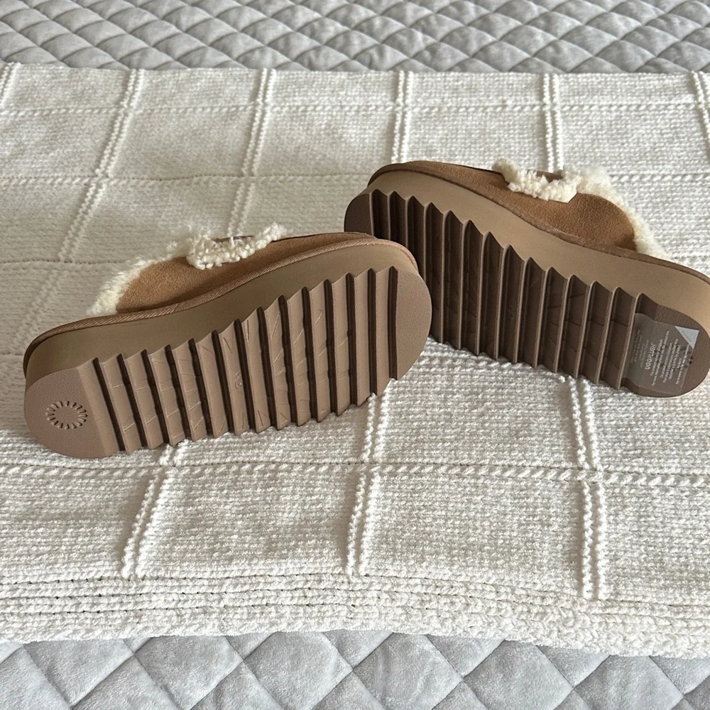 🌿 UGG Slipper/Shoes. NWT. - Picture 4 of 15
